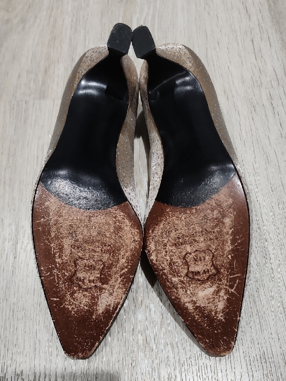 Stuart Weitzman Gold Glitter Mid Kitten Heel Pumps 8 - Picture 9 of 9